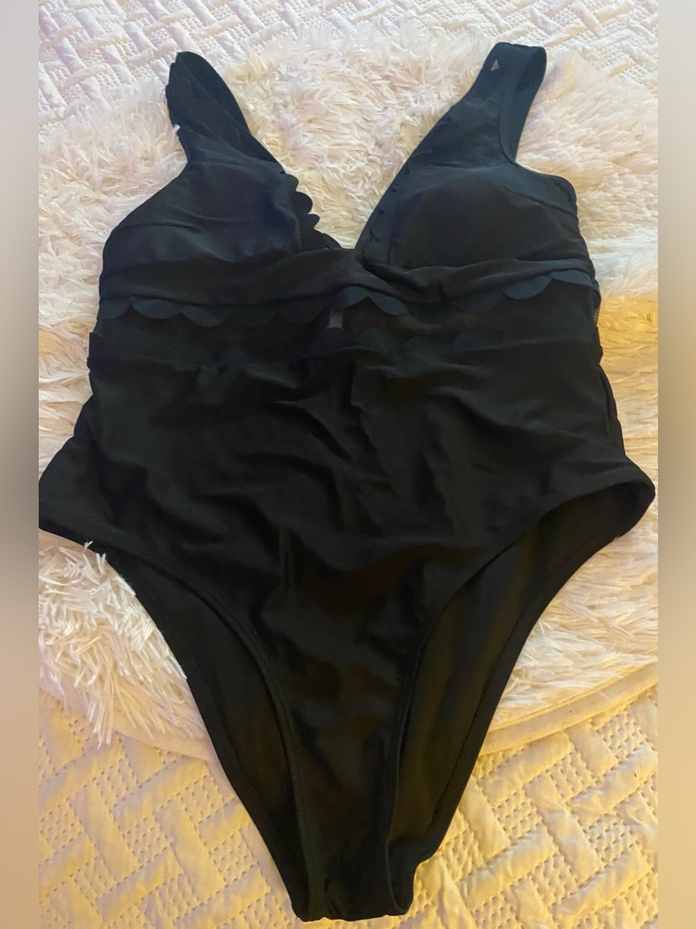 Cupshe Black V-Neck Scallop One-Piece Swimsuit